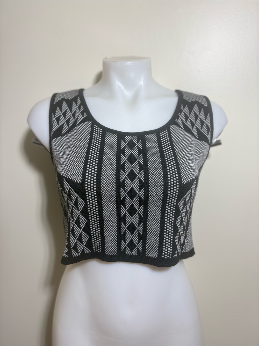 Hera Collection Black & White Geometric Knit Crop Top Size L